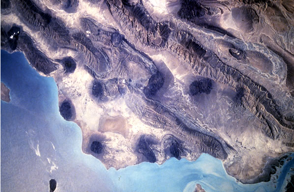 anticlines and salt domes neat Strait of Hormuz